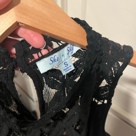 She + Sky Black Shift Dress - Picture 4 of 4